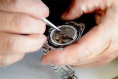 海瑞温斯顿手表走走停停解决方法（精准保养与常见故障排除）